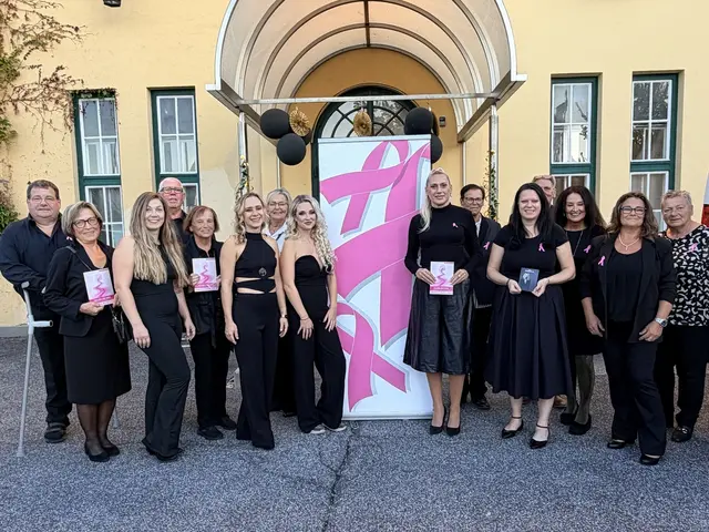 Die SPÖ Bezirksfrauen machten beim Konzert von Berenice mit Informationsbroschüren und rosa Schleifen auf Brustkrebs und Vorsorge aufmerksam. | Foto: SPÖ Hartberg-Fürstenfeld