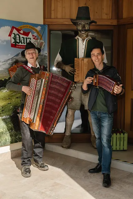 Franz Parz senior und junior bauen unterschiedlichste Harmonikas. | Foto: Bernd Grosseck
