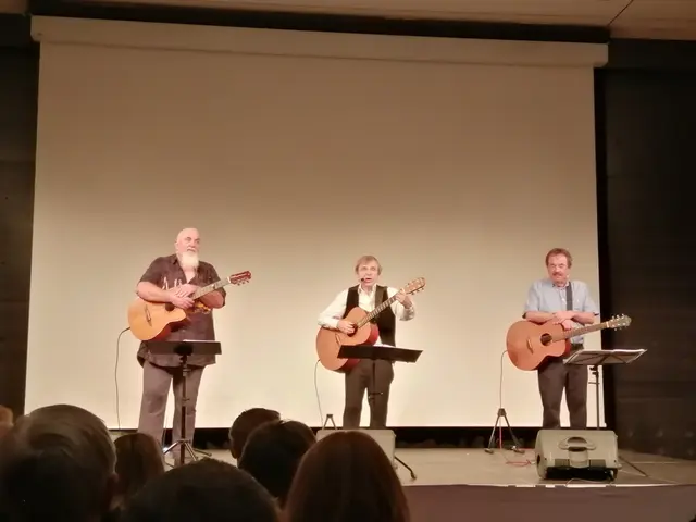 Natürlich wird es auch im neuen Programm schräg musikalisch.  | Foto: Kulturzentrum Hallwang