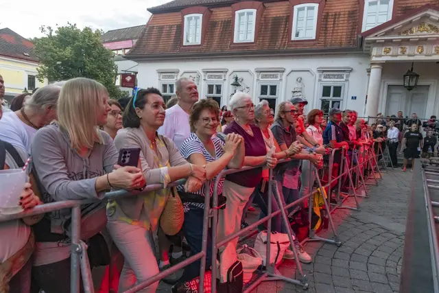 Knapp 12.000 Zuschauerinnen und Zuschauer kamen insgesamt zu den beiden Open-Air-Konzerten. | Foto: Andreas Novotny