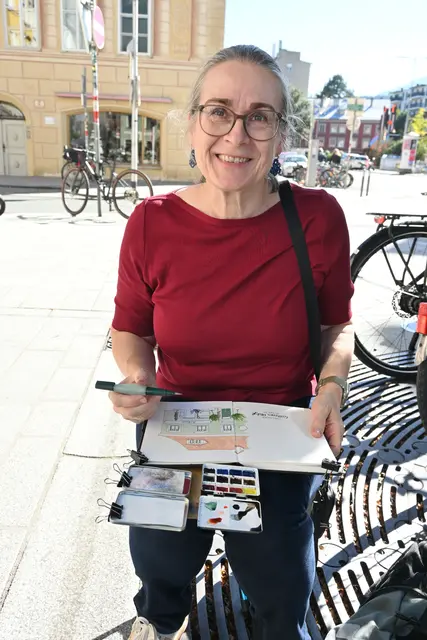 Initiatorin Corinna Treisch zeichnet selbstverständlich selbt immer fleißig mit.  | Foto: Königer