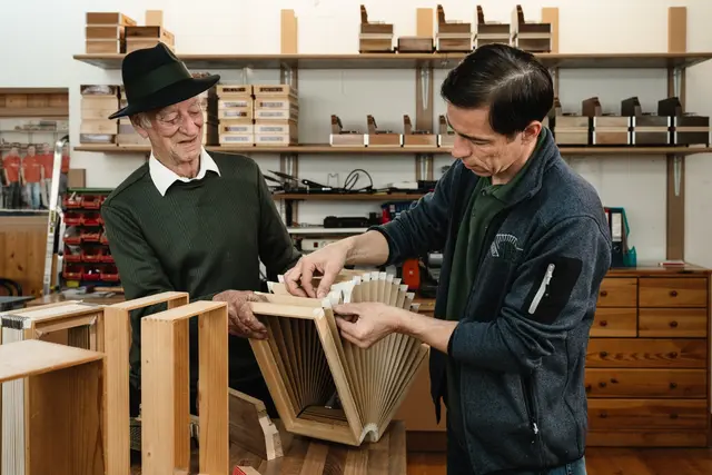 Handarbeit vom ausgesuchten Holz bis zur fertigen Harmonika | Foto: Bernd Grosseck