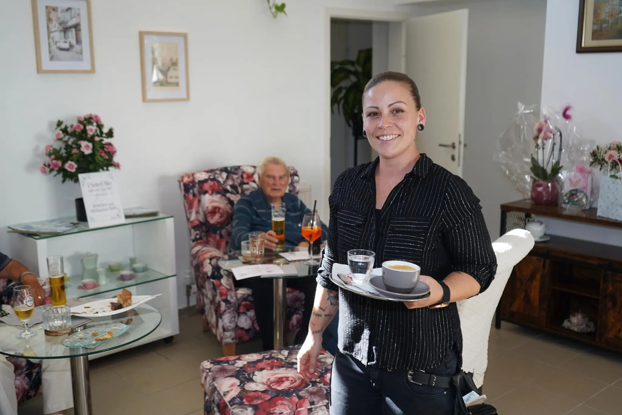 New Café Steyr: Angelina Kaliba brings homemade pastries to Münichholz - | ...