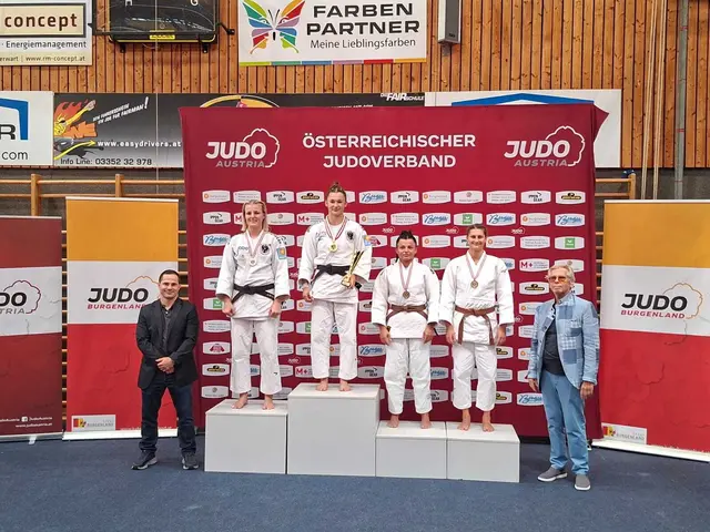 Leonie Buchas (rechts) von Judo Jennersdorf errang bei den österreichischen Staatsmeisterschaften die Bronzemedaille.  | Foto: Judo Jennersdorf