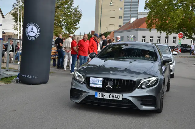 Chrom, Kult und jede Menge Mercedes-Sterne beim Besuch in Poysdorf. | Foto: Thiem/Mercedes-Benz SL-Club