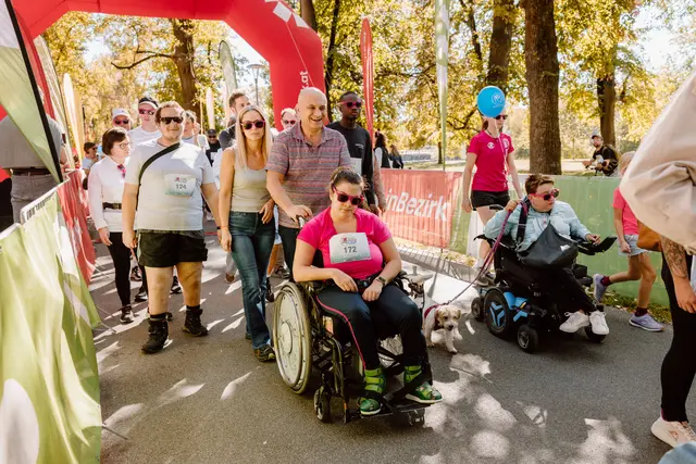 Gelebtes Miteinander: Beim Grazer Inklusionslauf ging es nicht um die schnellste Zeit, sondern darum eine Lauf- bzw. Spazierstrecke gemeinsam zu bewältigen. | Foto: Mario Sudy
