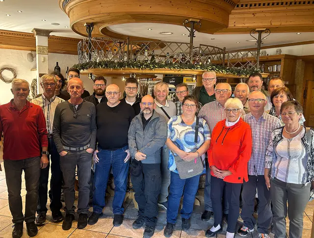 Johann Sauer, Alois Nagl, Andi Ettl, Peter Milosits, Alexander Haubner, Benedikt Neuhauser, Florian Neuhauser, Johann Sperk, Wolfgang Janner, Erich Wallisch, Walter Junker, Inge Hochmeister, Papa-Bill von Wein4tel Express, Otto Wagendristel, Irene Rainer, Karl Hochmeister, Bezirksobmann Josef Kohzina, Franz Schinhan, Erich Embacher, Christine Kohzina, Josefine Sauer. | Foto: ÖKB