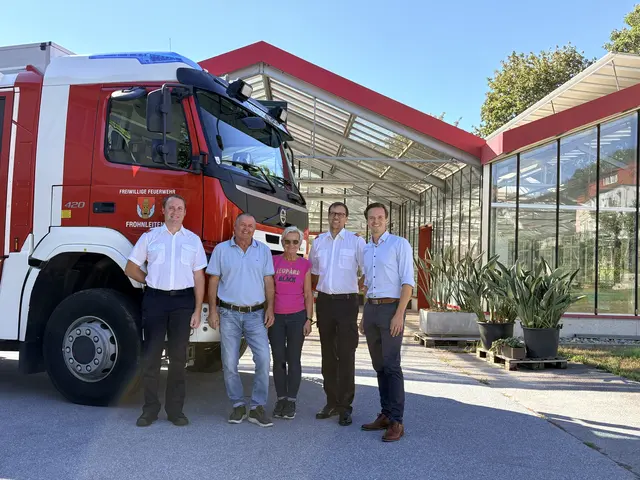 Einigung erzielt: OBI David Schwab, Heinz und Erika Köberl, HBI Andreas Frauwallner und Bgm. Johannes Wagner (v.l.) auf dem Grundstück am Rabensteinerweg, auf dem das neue Feuerwehrhaus entstehen soll. | Foto: Stadtgemeinde Frohnleiten