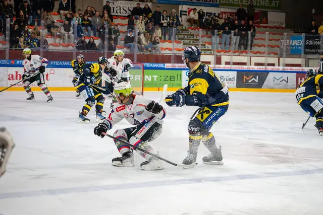 Der EKZ gewinnt mit 5:4 gegen die Rittner Buam | Foto:  EKZ / Radlwimmer
