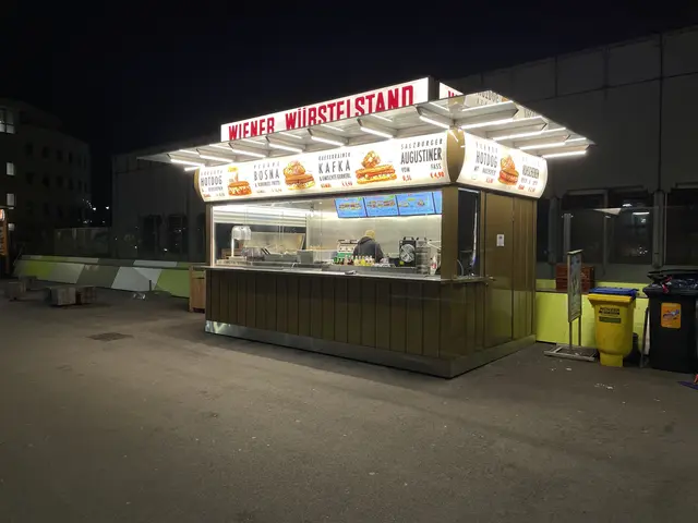 Schon vor dem offiziellen Festivalstart wird an der U4-Station Spittelau gefeiert: Die kostenlose Waves Vienna Block Party bringt mehrere Live-Acts zum Wiener Würstelstand. | Foto: Tobias Schmitzberger