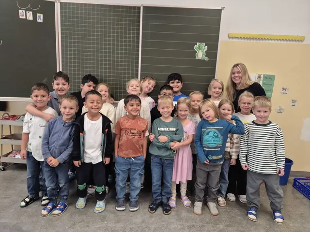 Diese Kinder der 1c der Volksschule Herzogenburg starteten heuer mit ihrer Lehrerin Doris Schirlbauer in ihr erstes Schuljahr. | Foto: Maria Gerstbauer
