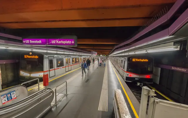 Eine gemeldete Rauchentwicklung in der U2-Station Schottentor löste am Montagabend einen Feuerwehreinsatz aus. (Archiv) | Foto: Helmer/Wiener Linien