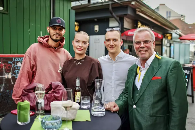 Das Team hinter der "Gulascherié": Chianinahof-Eigentümer Cheyenne Ochsenknecht-Sifkovits und Nino Sifkovits, Küchenchef Christoph Fürnschuß und Geschäftsführer Guido Strohecker (v. l.)