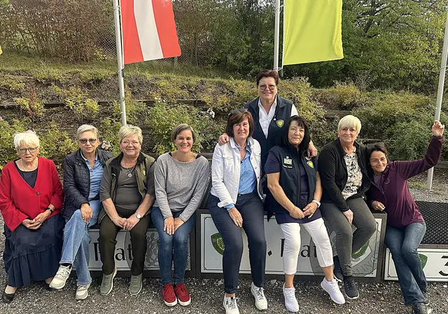 Die schießenden Power-Frauen – Irene Rainer, Alena Degen-Necas, Lisi Nekam, Sonja Stoiber, Christine Kohzina, Gabi Ullmann, Andrea Meißl, Mitzi Eschberger und Maria Payer. | Foto: Josef Kohzina 