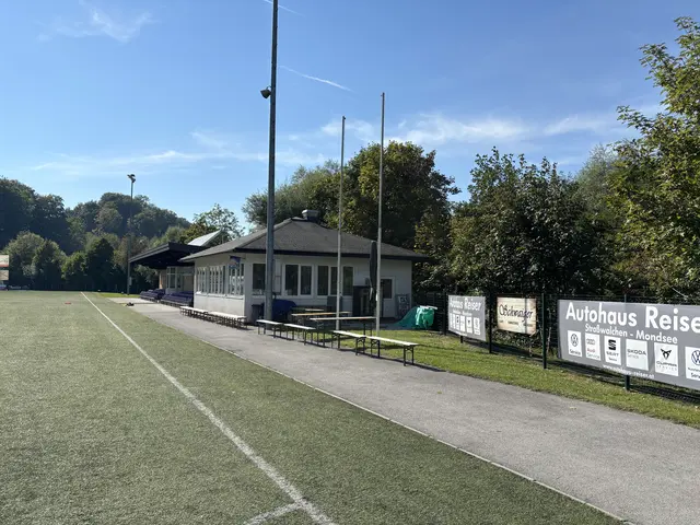 Die Sportanlage in Neumarkt am Wallersee ist in die Jahre gekommen. | Foto: Emanuel Hasenauer