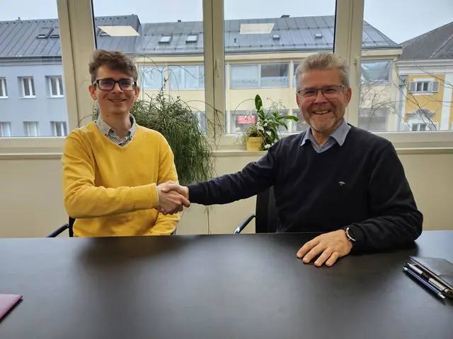 Johannes (l) und Markus Nöttling stehen kurz vor der Übergabe. Markus trat 1986 ins Unternehmen ein und führte es ab 1996. | Foto: Nöttling/Privat