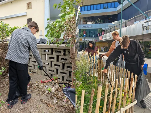 Der 22-jährige Wiener Duško Paunović aka „dukoofree“ postet täglich Videos von Müllsammelaktionen in der ganzen Stadt.  | Foto: privat