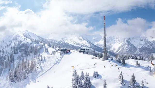 Der Hauser Kaibling beschäftigt im Winter bis zu 100 Mitarbeiterinnen und Mitarbeiter aus der Region. | Foto: Josh Absenger