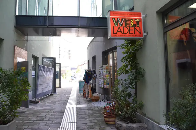 Weltladen Baden in der Passage vor der Einrüstung der Fassade. | Foto: Mirjam Preineder