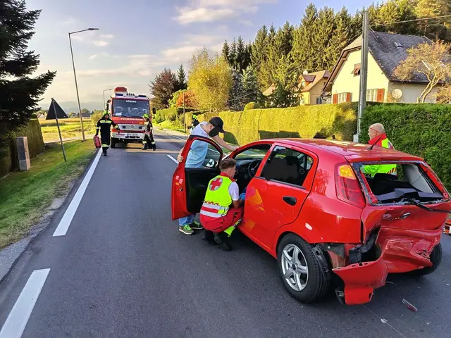 Der Verkehr wurde über eine Nebenstraße umgeleitet. | Foto: FF Söding