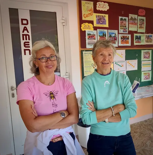 Engagiert für den Tennis-Nachwuchs: Carina Nistelberger und Brigitte Neustifter sorgten gemeinsam mit dem Organisationsteam für einen gelungenen Kidscup (v.li.). | Foto: ASKÖ TV Weiz