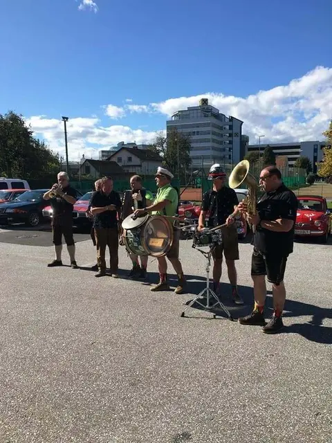 Für Stimmung sorgen die legendären San Fia Nix aus Eggersdorf bei Graz | Foto: Raaba Stub'n