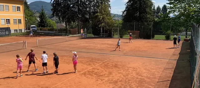 Tennis für jedes Niveau: In drei Leistungsstufen wurde nach den internationalen ITF-Tennis-10s-Regeln gespielt. | Foto: ASKÖ TV Weiz