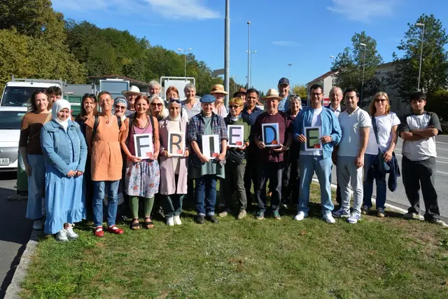 Gemeinsame Wanderung ab der Staatsgrenze. | Foto: Willi Brunner