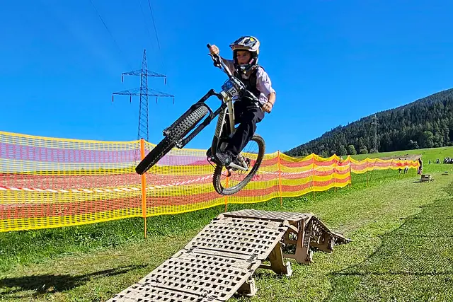 So schaut's aus, wenn die verwegenen Biker die Hindernisse bei "Kids on Wheels" bewältigen. | Foto: WSV Birgitz