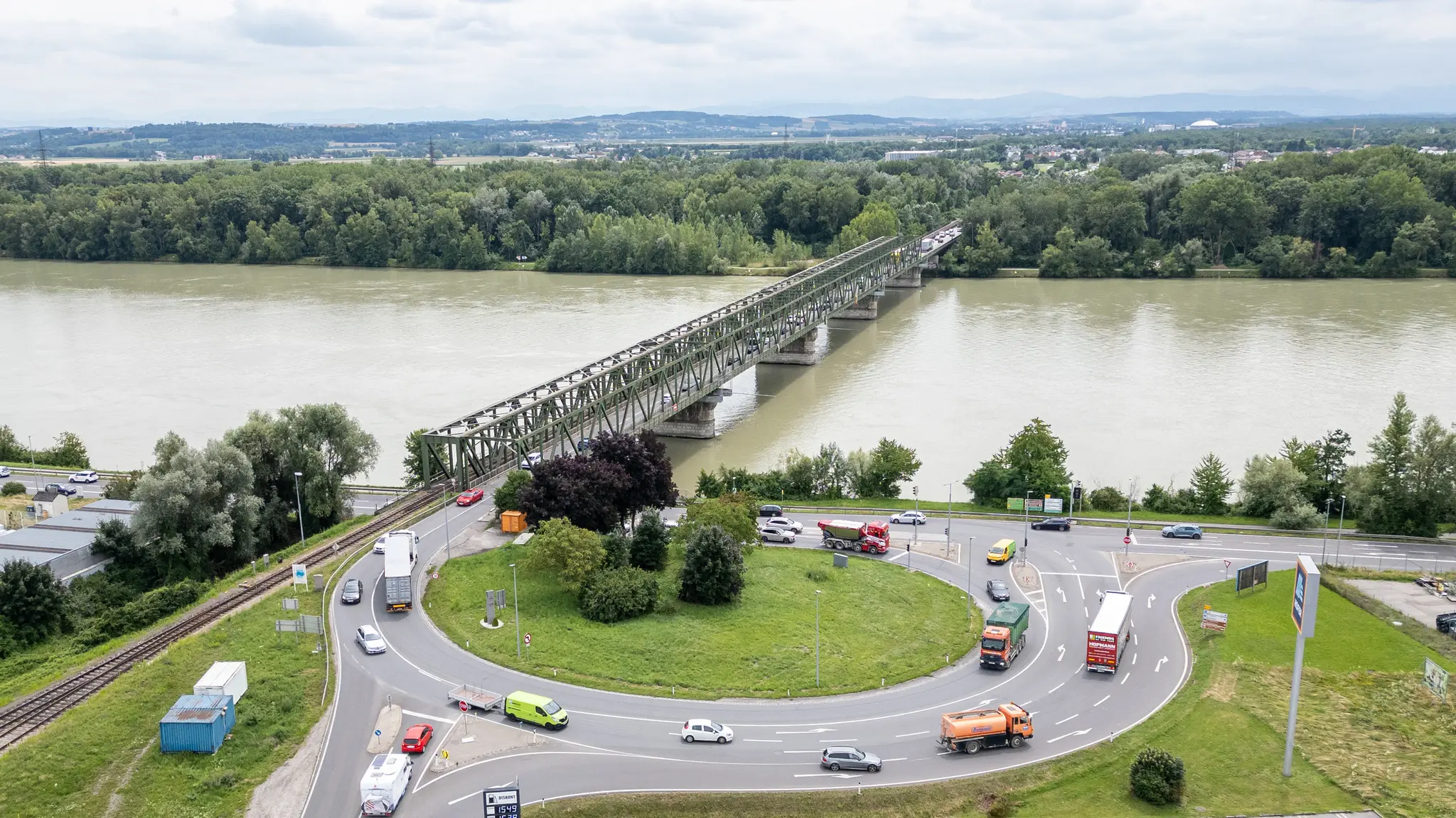 Mauthausen Danube Bridge: Employees on short-time work due to three-month ...