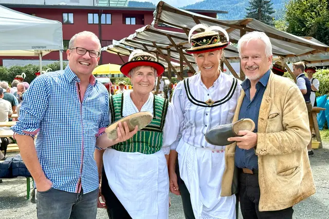 Markus Mitterer, Lisi Astner, Erna Wimmer und Wolfgang Schwaiger im Zuge einer Recherche für das neue Buch. | Foto: Markus Mitterer