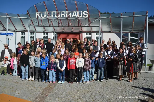 Bei dem Fest wirkten viele Leute aus dem Dorf mit.  | Foto: DG Latschach/E. Rassinger