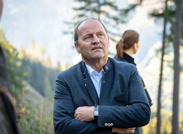 LHStv Geisler: „Der Wiederaufbau des Waldes braucht einen langen Atem und eine verlässliche Finanzierung. Mit Waldfonds, Flächenwirtschaftlichen Projekten, Maßnahmen der Ländlichen Entwicklung und Landesförderungen schaffen wir gemeinsam die Grundlage für die Wiederbewaldung und langfristige Stabilisierung der betroffenen Flächen.“ | Foto: Land Tirol/Hörmann