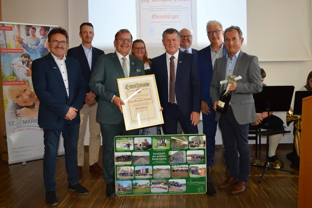 V. l.: Manfred Wimmeder (FPÖ), Bernhard Mayr (ÖVP), Bernhard Fischer, Eva Kaisinger (SPÖ), Ortschef Gerhard Schwarzgruber, Peter Doblhammer (BIS), Amtsleiter Günther Huber und Vizebürgermeister Walter Fasthuber. | Foto:  Gemeinde St. Marienkirche