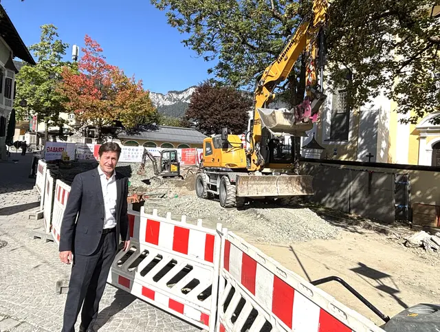 Bgm. Stefan Seiwald an der aktuellen Masterplan-Baustelle im Ortszentrum.