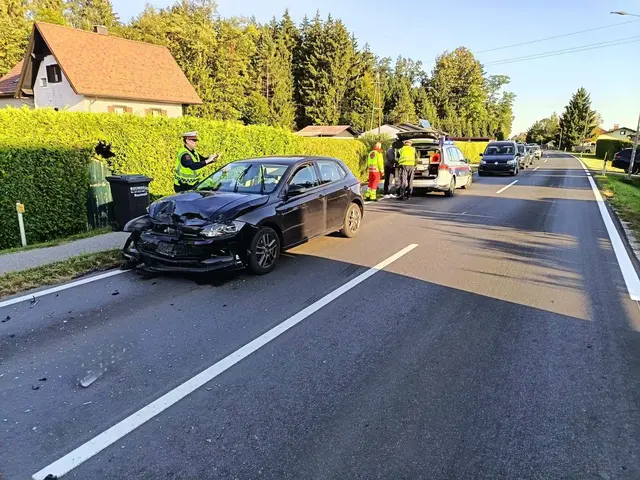 Die Fahrzeuge wurden stark beschädigt, die B70 war eine Stunde lang total gesperrt. | Foto: FF Söding