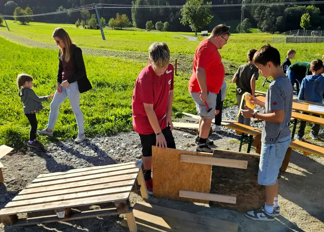Teamarbeit: Zuerst wird gemeinsam gearbeitet, dann wird geradelt. | Foto: WSV Birgitz