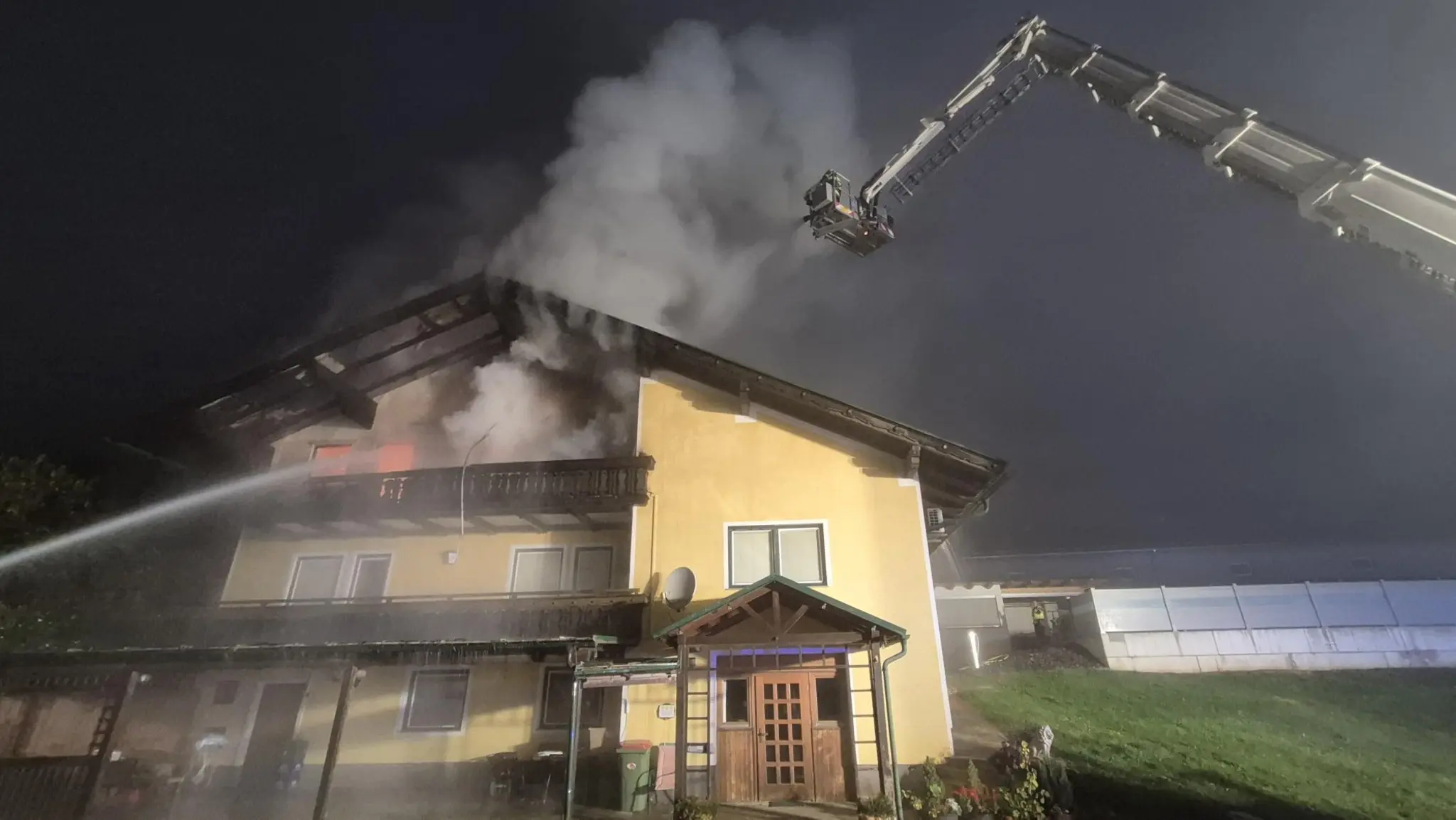Großeinsatz in St. Georgen im Lavanttal: Wohnhaus neben Hühnerstall in ...