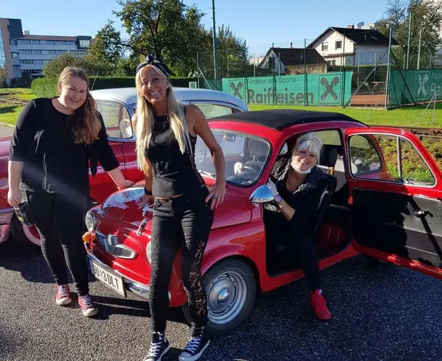 Das Team der Raaba Stub'n freut sich auf zahlreiche Besucher mit und ohne Oldtimer | Foto: Raaba Stub'n