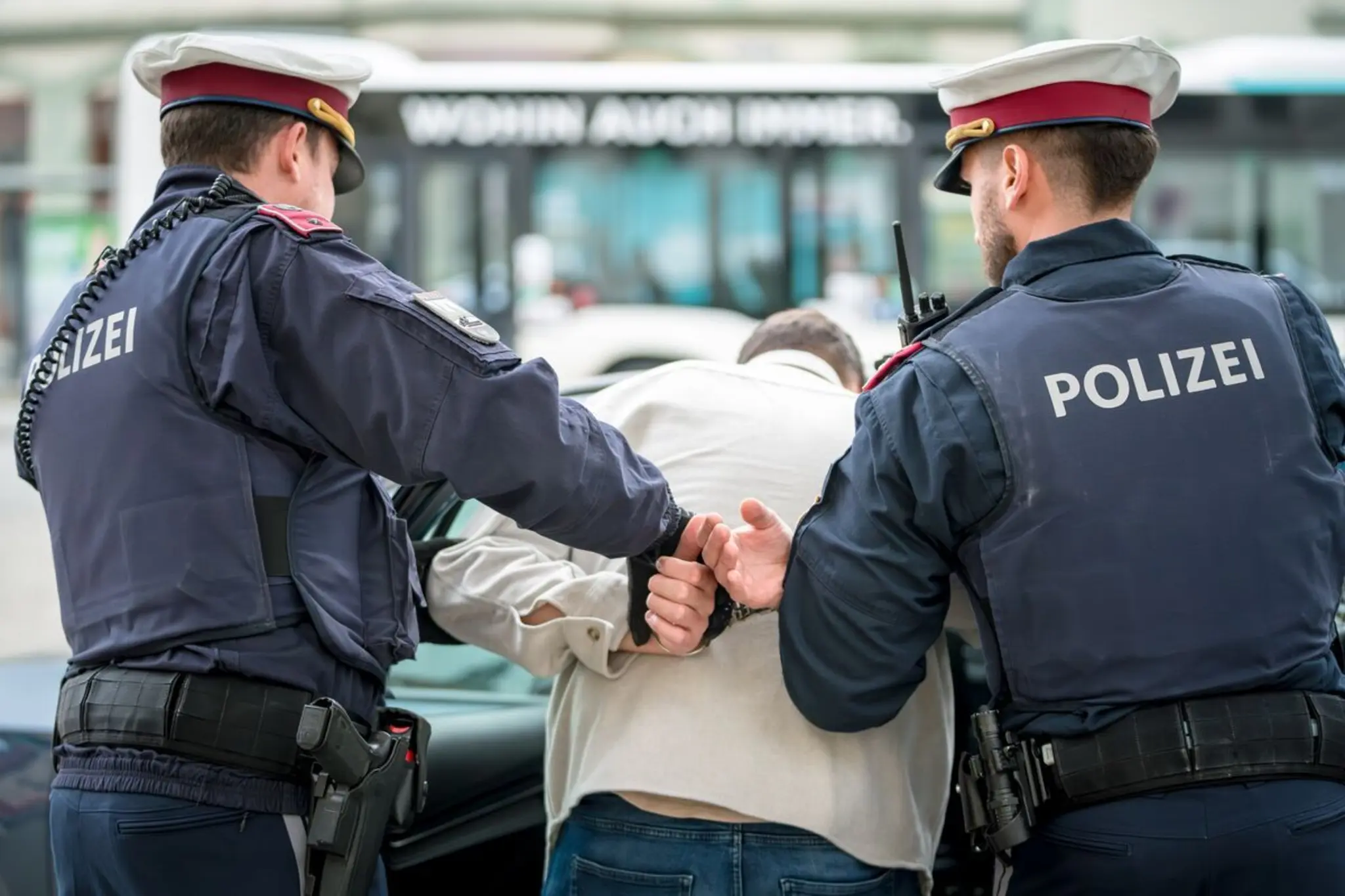 Released from prison in June: Carinthian (19) arrested again for fraud - | ...