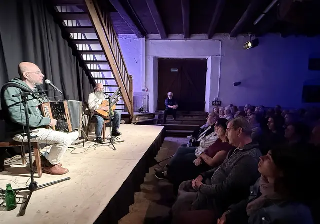 Die "16er Buam" auf der Bühne des Seltenhammer Kellers