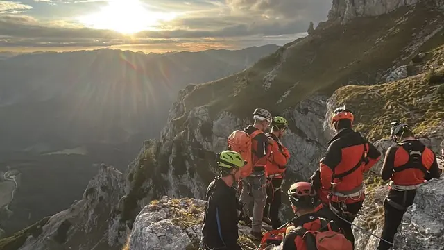 Einsatzübung auf der Rax im Bereich des Fuchslochsteiges. 31 Bergretterinnen und Bergretter übten hier den Ernstfall.  | Foto: Bergrettung Gebiet Mürztal