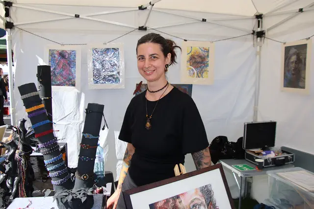Schmuck und Bilder bot Viktoria Haas in St. Gilgen an.