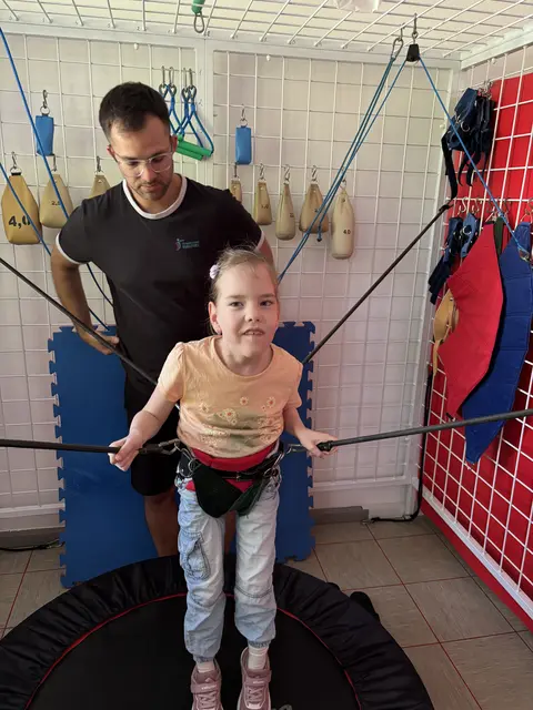 Therapien helfen Gloria und sorgen für bessere Mobilität. Therapien sind aber auch teuer - helfen wir Gloria und ihrer Familie. | Foto: privat