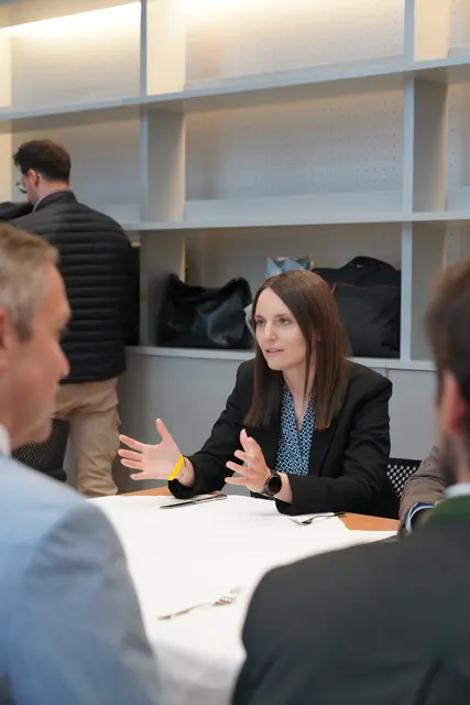 Landtagsabgeordnete Anja Scherzer in Diskussion | Foto: FPÖ Niederösterreich
