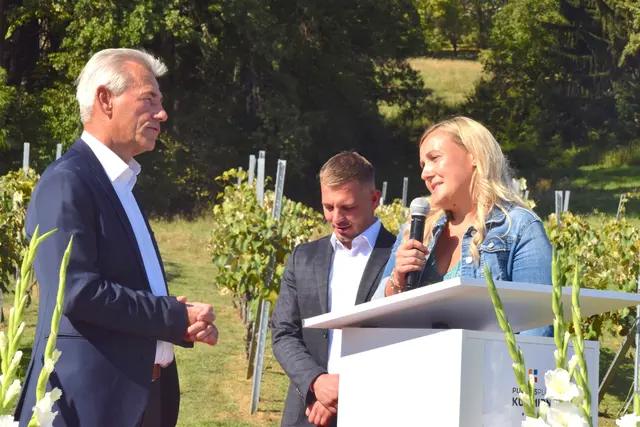 Die Familie hat Josef Puchas einen Song gewidmet, der beim Festakt abgespielt wurde.  | Foto: Elisabeth Kloiber/MeinBezirk