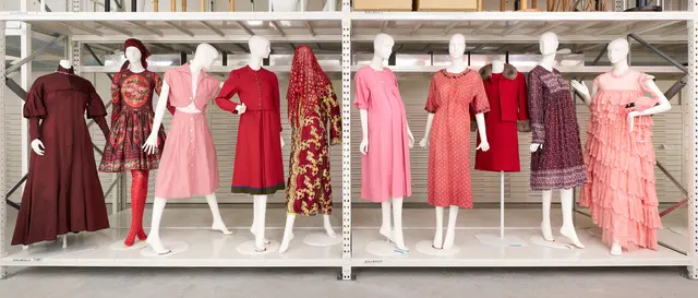 Die Ausstellung zeigt, welche gesellschaftliche und emotionale Bedeutung Farben in der Mode und. im Alltag haben können. | Foto: TimTom, Wien Museum