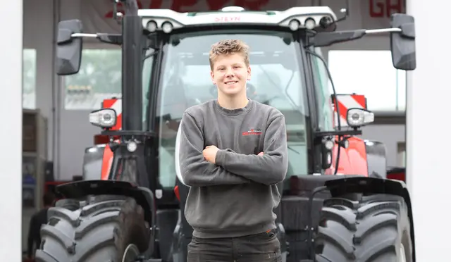 David Selker aus St. Florian am Inn macht eine Lehre zum Land- und Baumaschinentechniker bei der Karl Deschberger Landtechnik in St. Marienkirchen bei Schärding. | Foto: MeinBezirk/Schwendinger