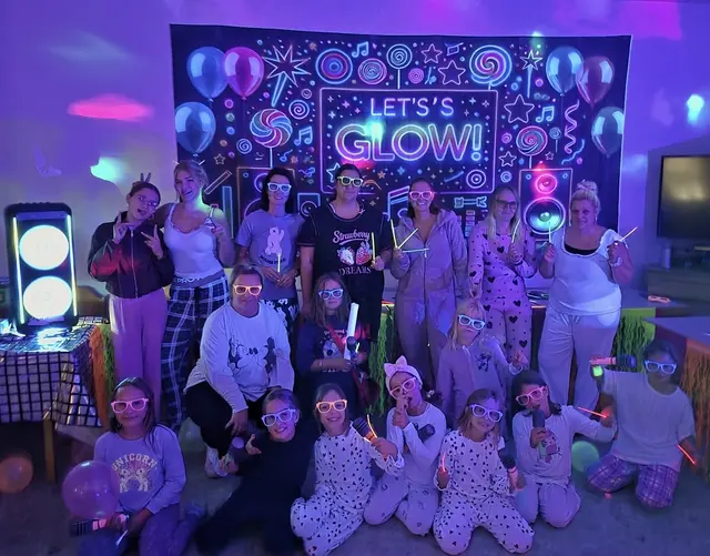 Gruppenfoto von den Partygästen. | Foto: Kinderfreundeheim Traisen