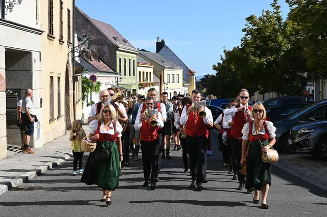 Feierliches Gebirgsaufschießen in Gumpoldskirchen. | Foto: Pohl
